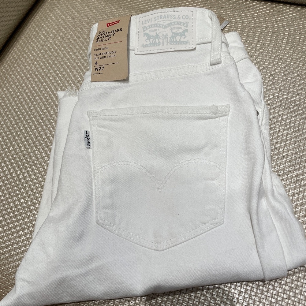 White Levi Jeans - Never Worn